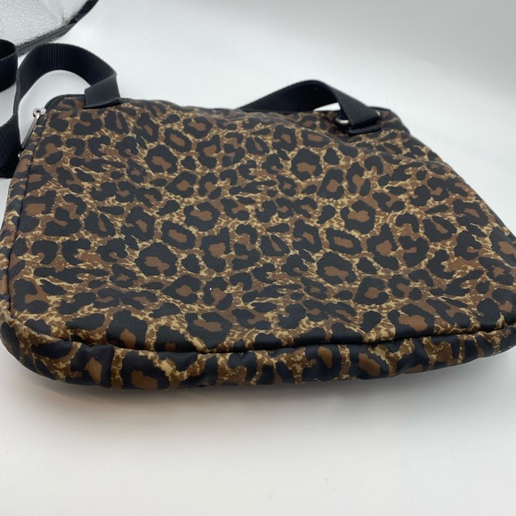 Baggallini leopard crossbody bag purse.‎ - Picture 5 of 6
